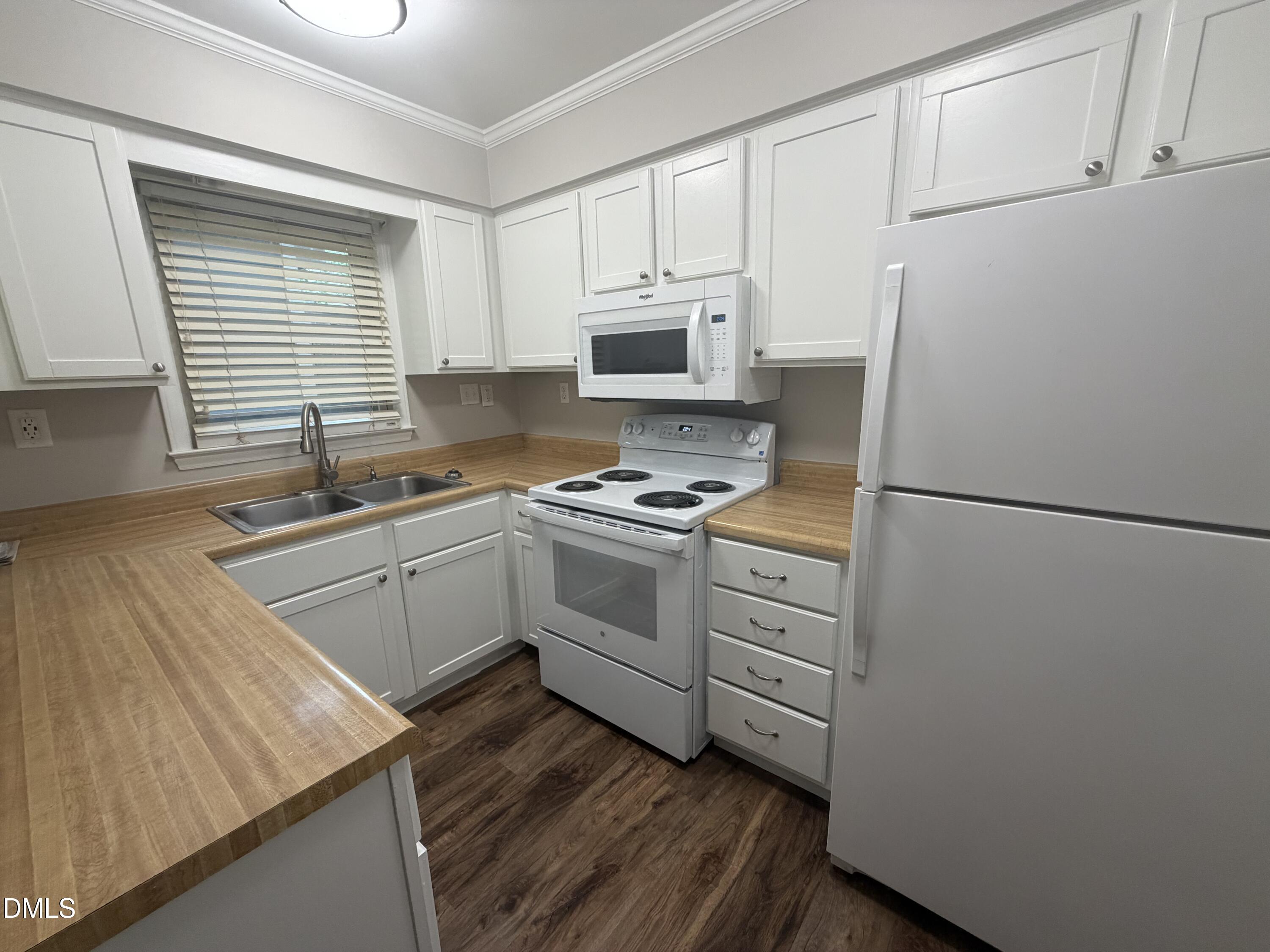 5551 Hamstead Crossing Raleigh, NC 27612 - Photo 2 of 11 IMG_2465