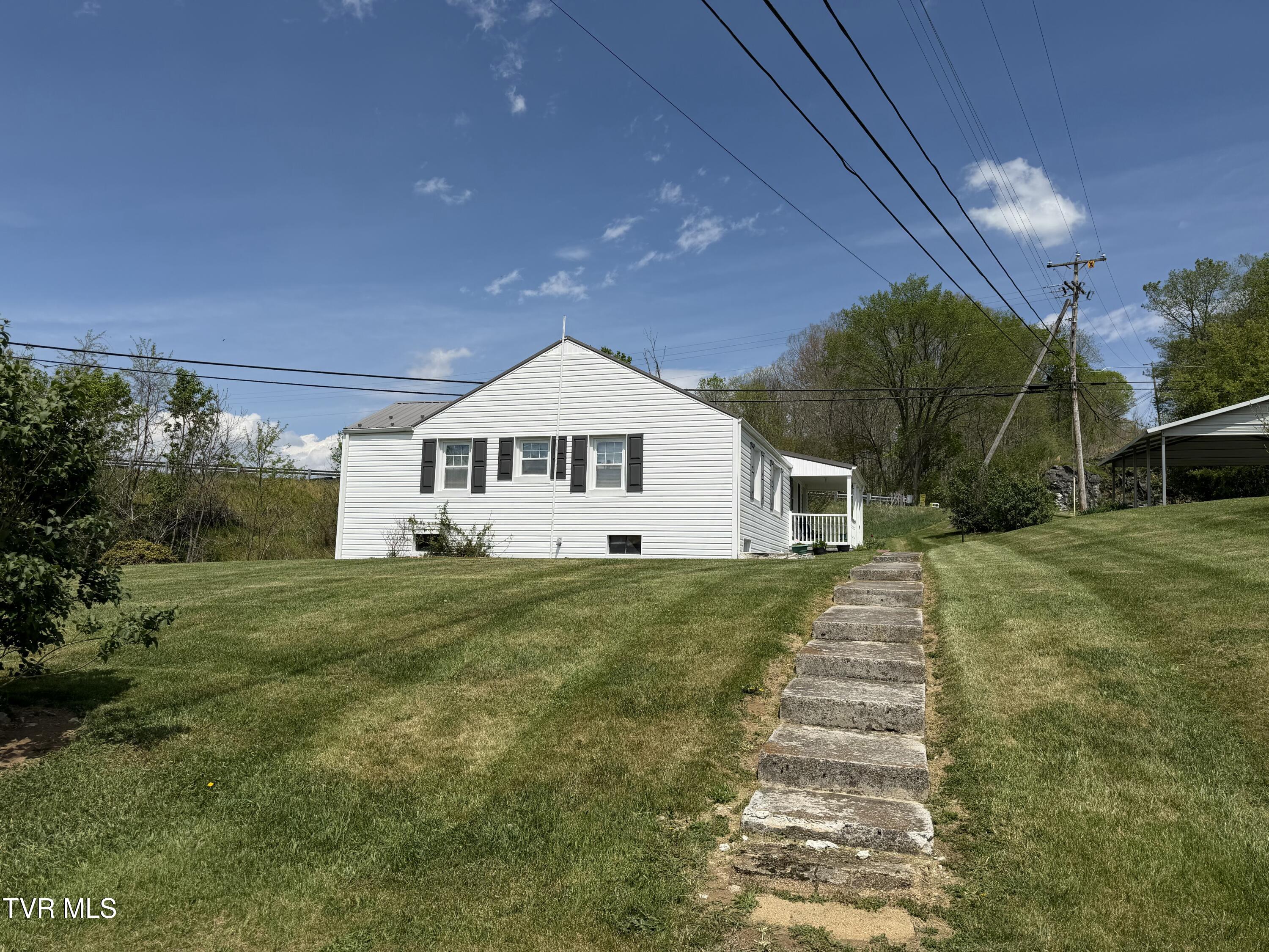 18 Old Quarry Road Saltville, VA 24370 - Photo 6 of 31 IMG_0098