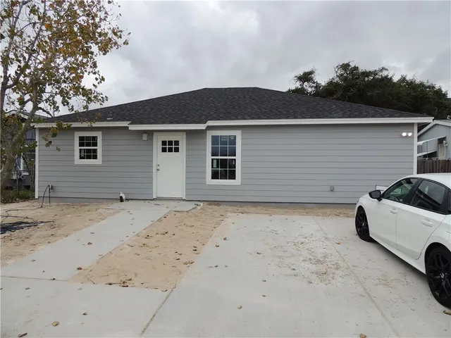 $319,000 | 905 North Pearl Street, Rockport, TX 78382