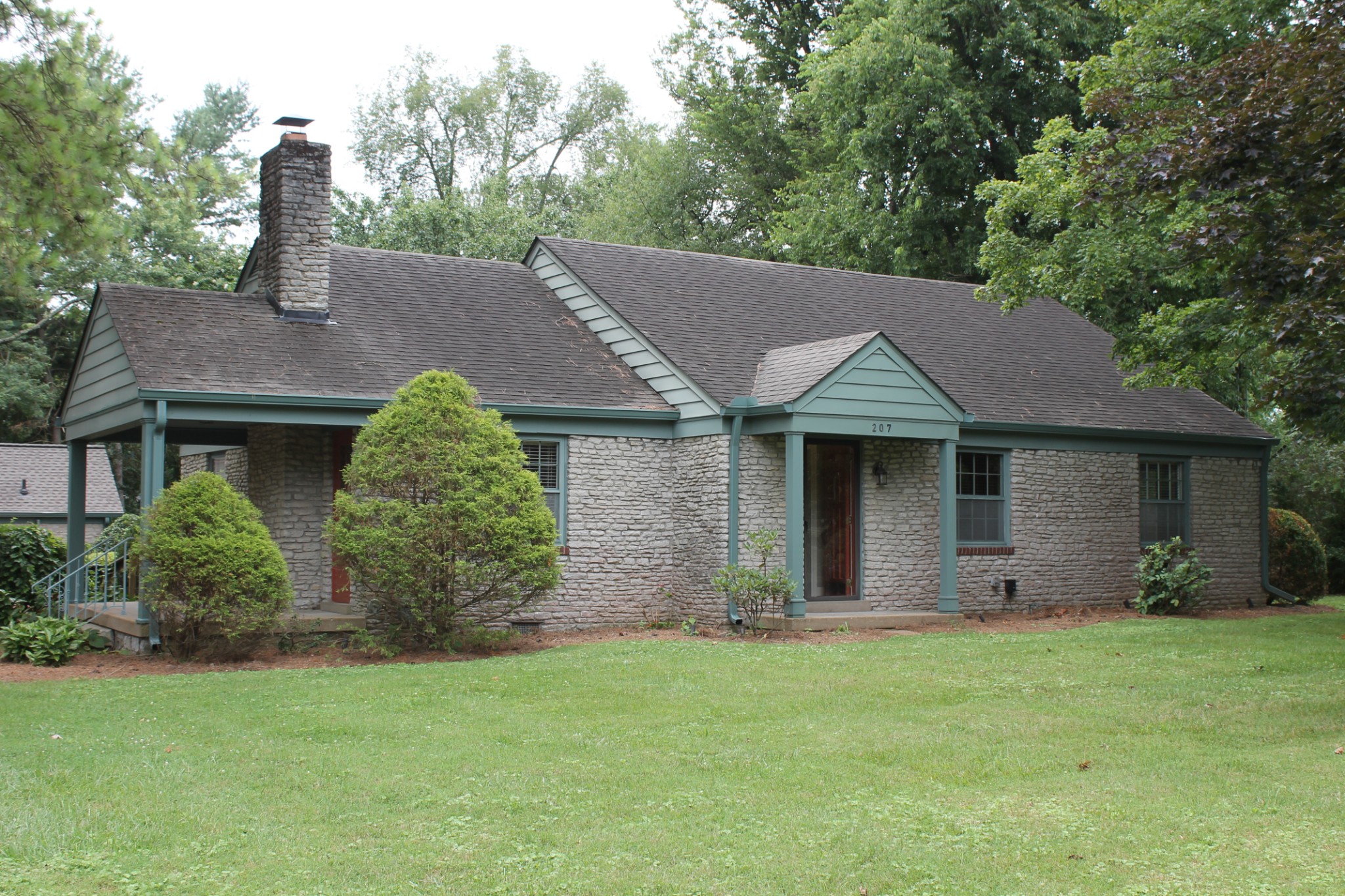 a view of a house with garden and yard