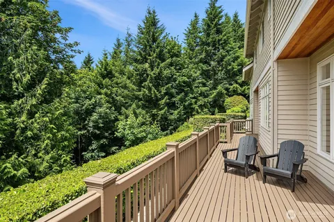 $1,900,000 | 19524 Southeast 24th Place, Sammamish, WA 98075