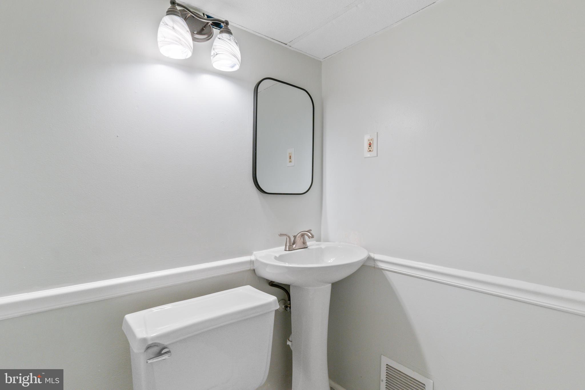 8619 Oak Road Baltimore, MD 21234 - Photo 13 of 22 Gallery Image 13