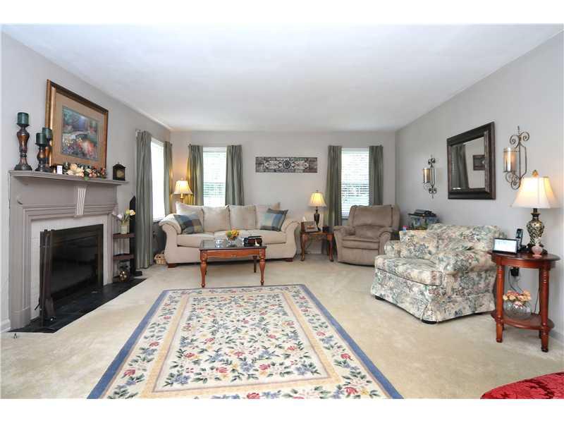 411 Patterson Road Bethel Park, PA 15102 - Photo 5 of 14 Living Room.