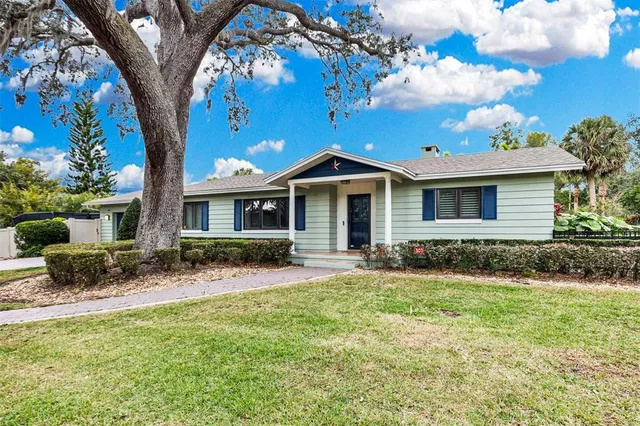 a view of a house with a yard