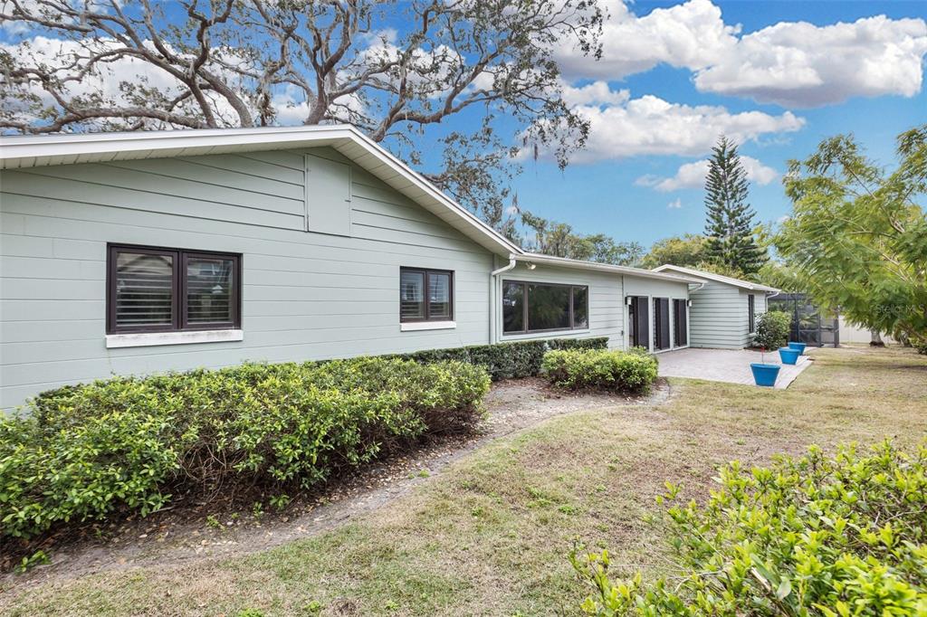 307 West 4th Avenue Windermere, FL 34786 - Photo 50 of 56 a front view of a house with garden