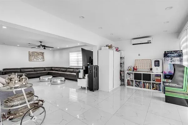 $5,550 | 4100 North 36th Avenue, Hollywood, FL 33021