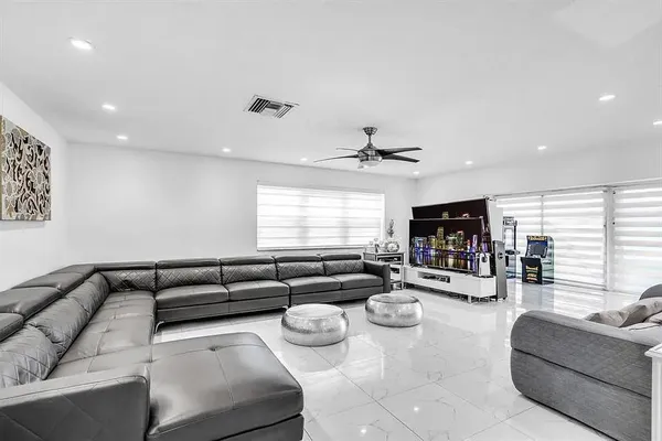 $5,550 | 4100 North 36th Avenue, Hollywood, FL 33021