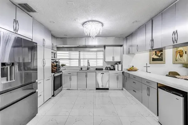 $5,550 | 4100 North 36th Avenue, Hollywood, FL 33021