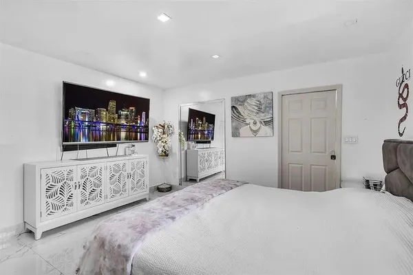 $5,550 | 4100 North 36th Avenue, Hollywood, FL 33021