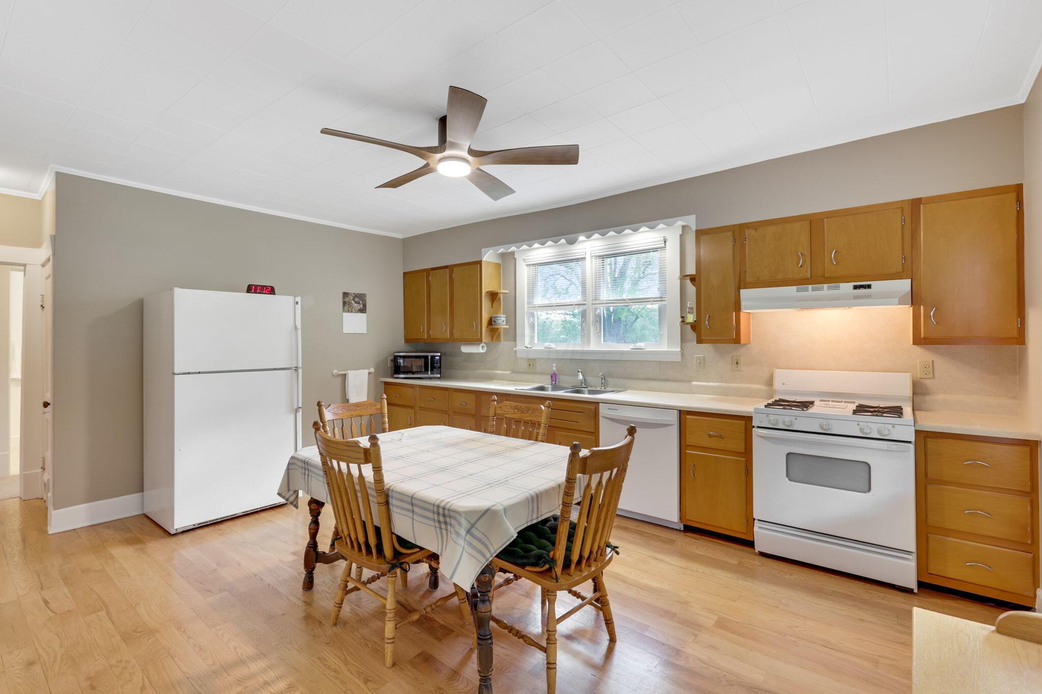 26021 Bailey Road Rockbridge, OH 43149 - Photo 12 of 49 Eat-in kitchen
