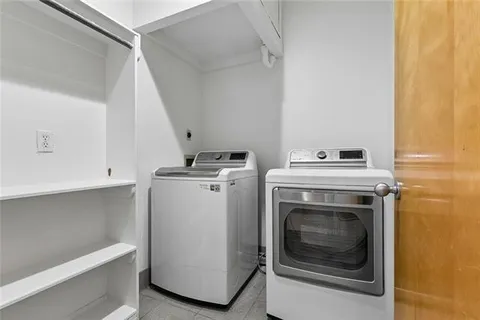 $645,000 | 441 Gravier Street, Unit 10, New Orleans, LA 70130