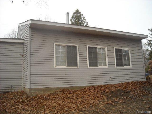 9295 Evergreen Road Brighton, MI 48116 - Photo 3 of 17 DSCN5282