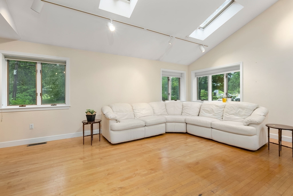 75 Allen Street Lexington, MA 02421 - Photo 5 of 38 Gallery Image 5