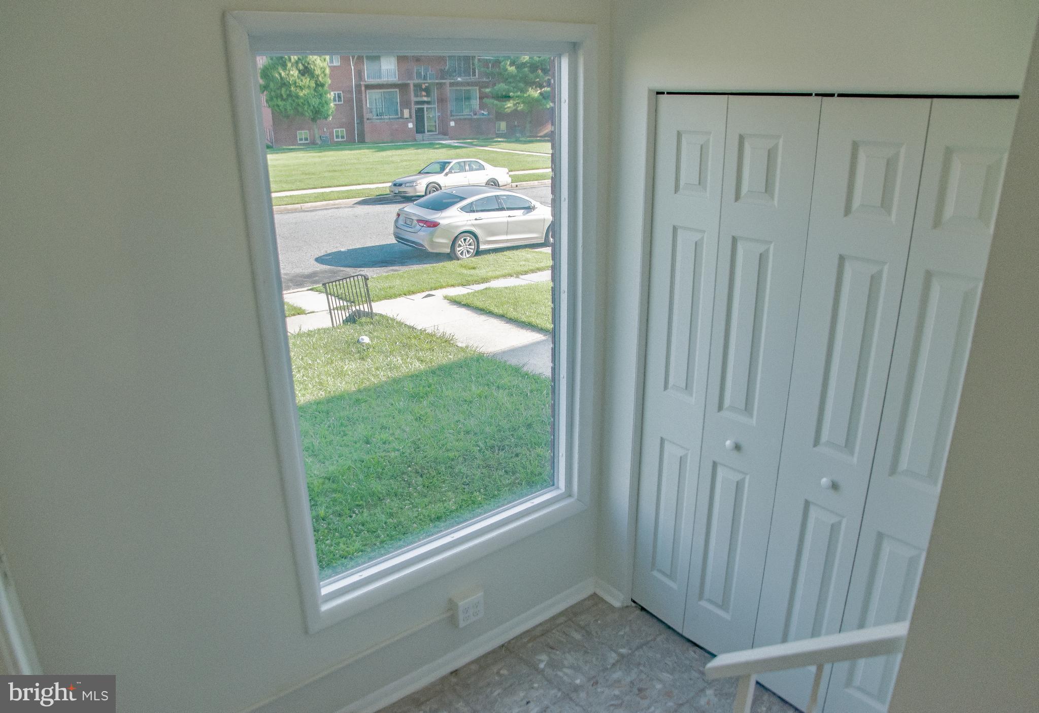 6961 Brookmill Road Baltimore, MD 21215 - Photo 4 of 26 Foyer