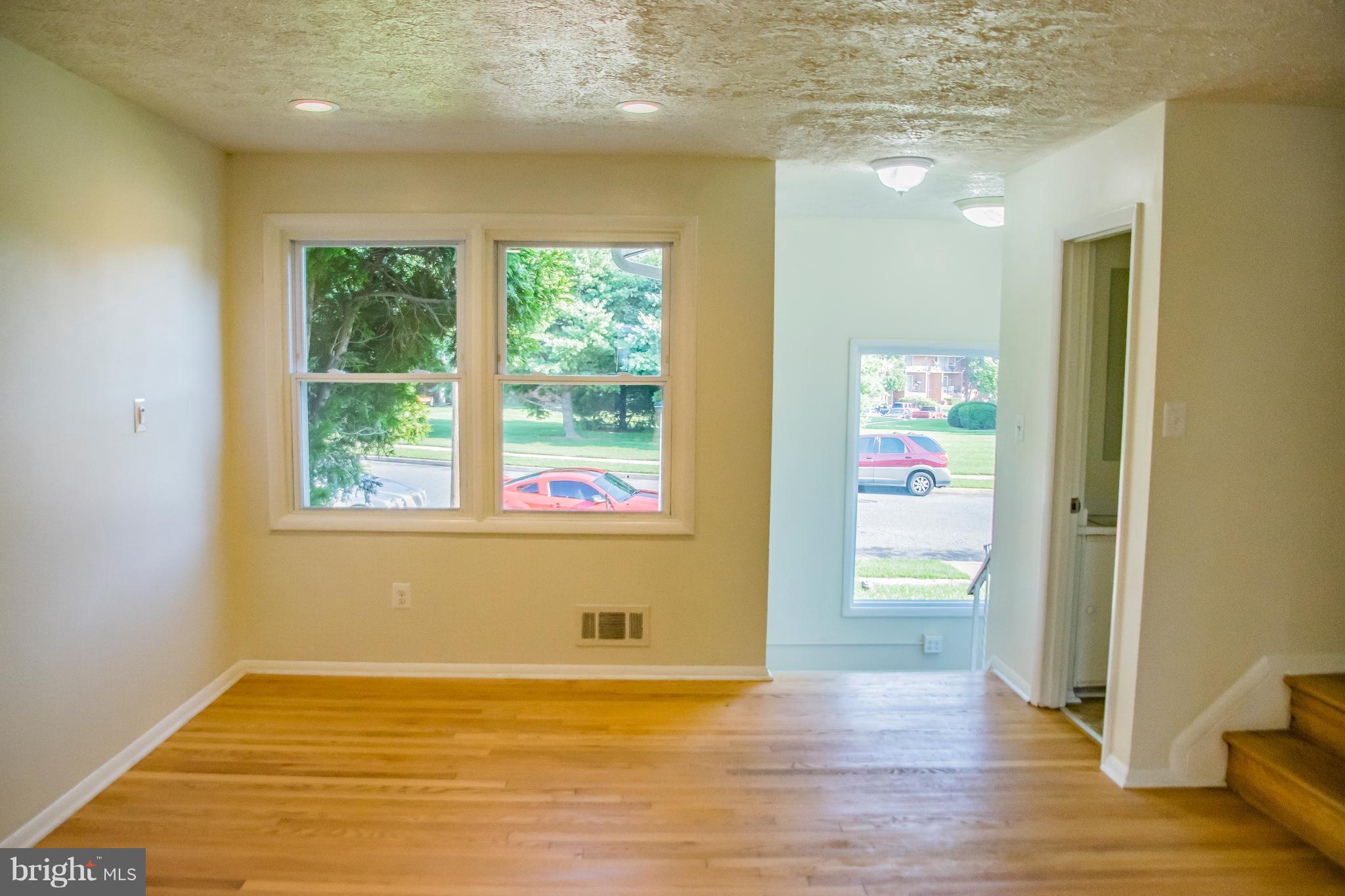 6961 Brookmill Road Baltimore, MD 21215 - Photo 5 of 26 Living Room