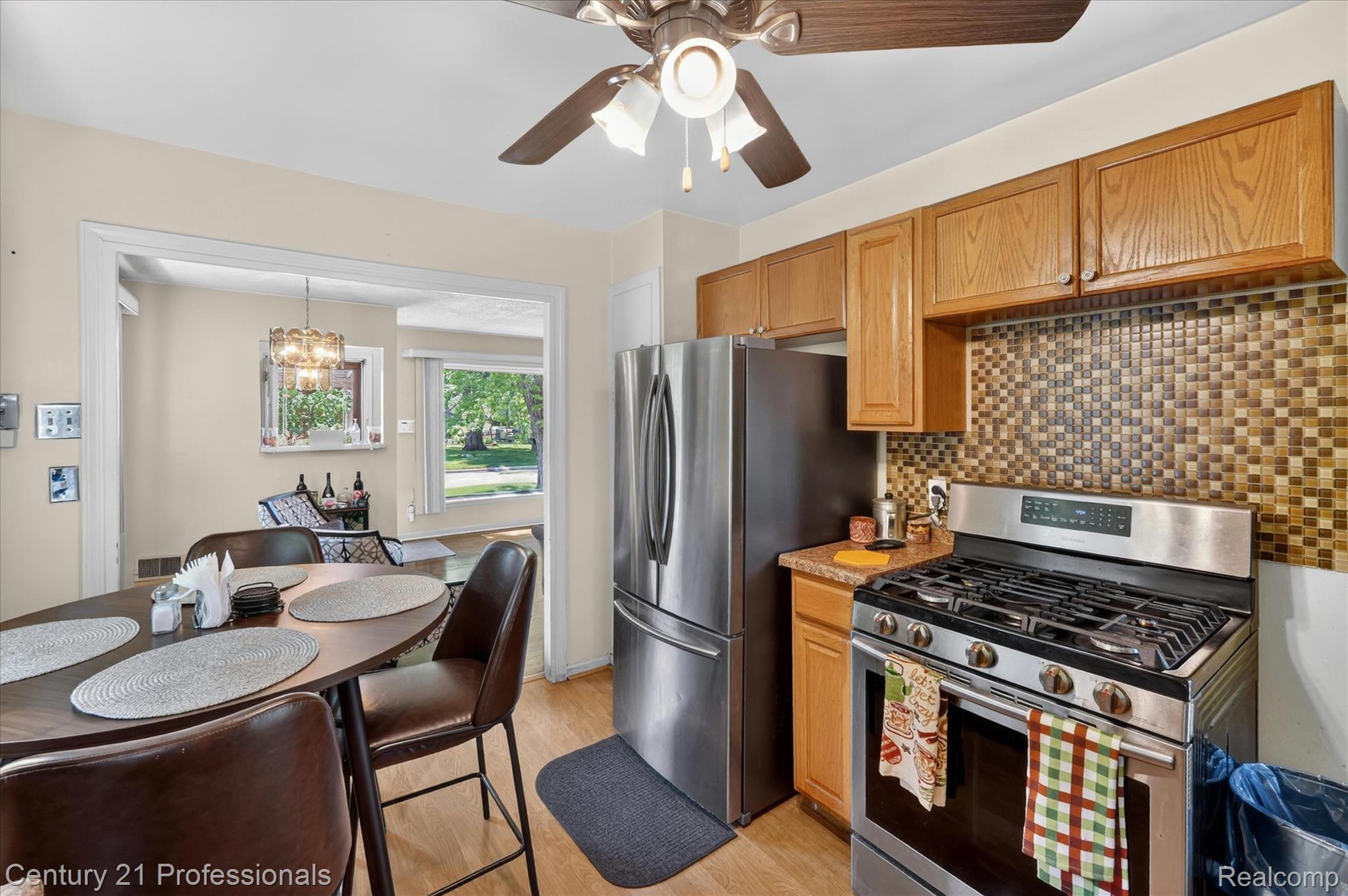 28688 Emerson Street Inkster, MI 48141 - Photo 16 of 44 16-28688-Emerson-St-Inkster-Windowstill.jpg