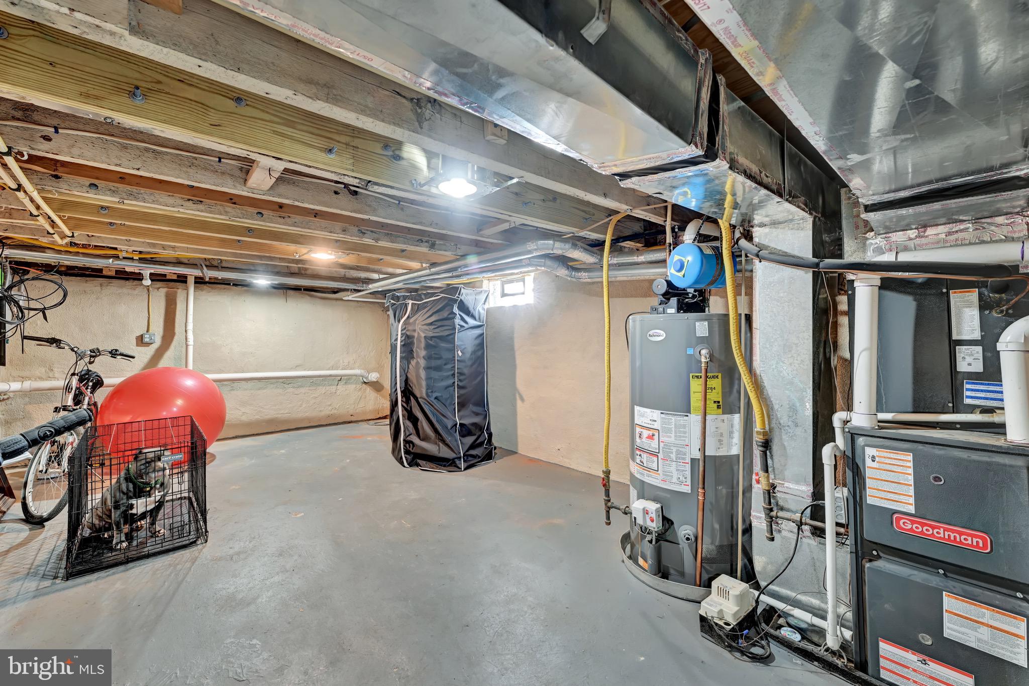 1401 East Lanvale Street Baltimore, MD 21213 - Photo 15 of 17 a view of a room with gym equipment