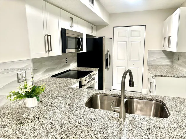 $3,000 | 1875 Florida Club Drive, Unit 7112, Naples, FL 34112