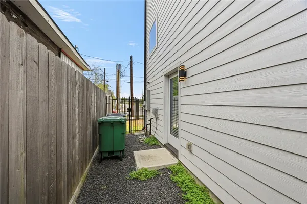 $3,000 | 2502 Tuam Street, Houston, TX 77004