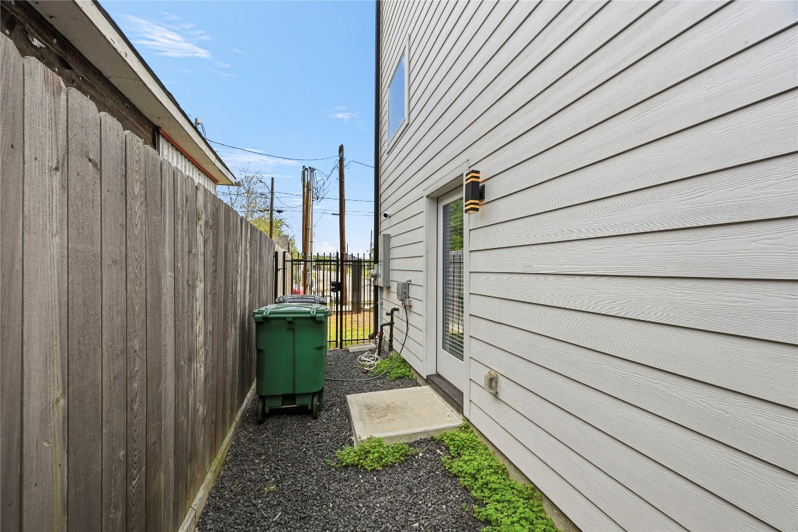 2502 Tuam Street Houston, TX 77004 - Photo 32 of 36