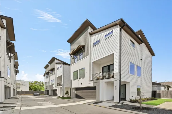 $3,000 | 2502 Tuam Street, Houston, TX 77004