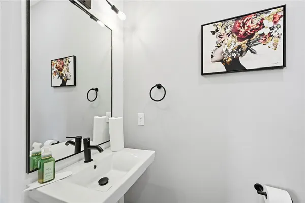 $3,000 | 2502 Tuam Street, Houston, TX 77004