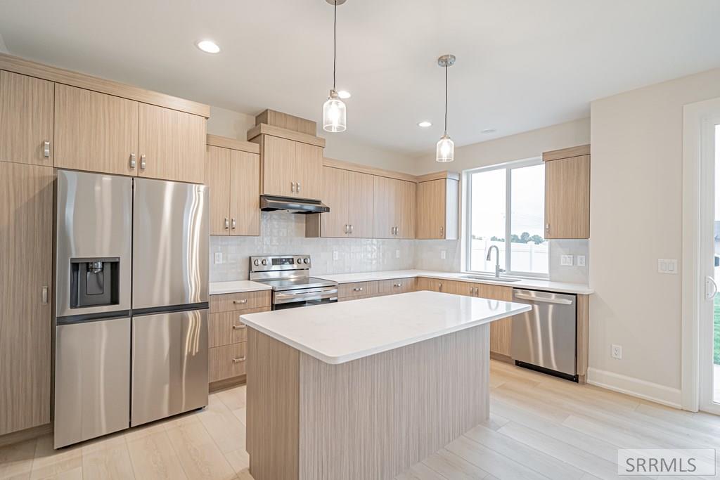 2062 47th Street Ammon, ID 83401 - Photo 2 of 28