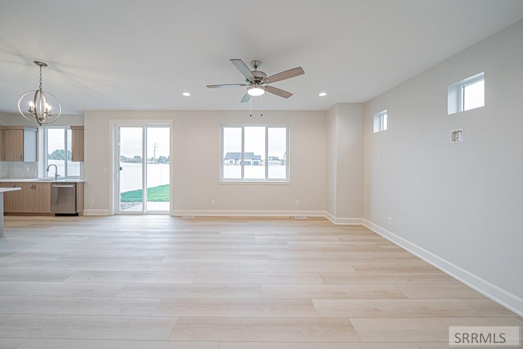 2062 47th Street Ammon, ID 83401 - Photo 3 of 28