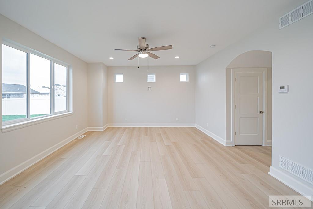 2062 47th Street Ammon, ID 83401 - Photo 4 of 28