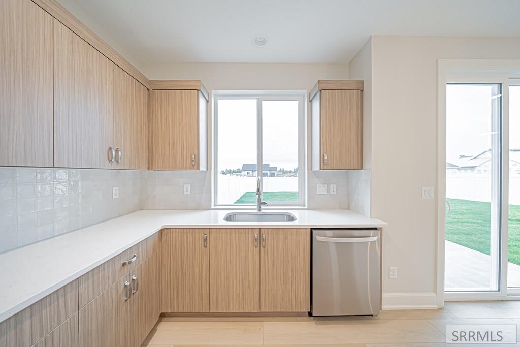 2062 47th Street Ammon, ID 83401 - Photo 9 of 28