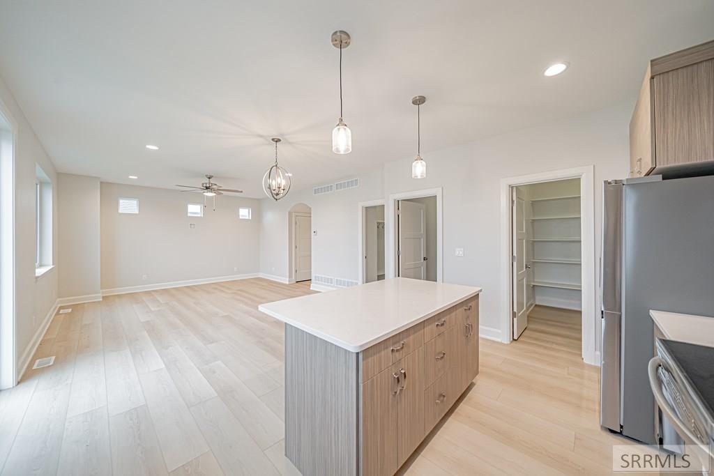 2062 47th Street Ammon, ID 83401 - Photo 10 of 28