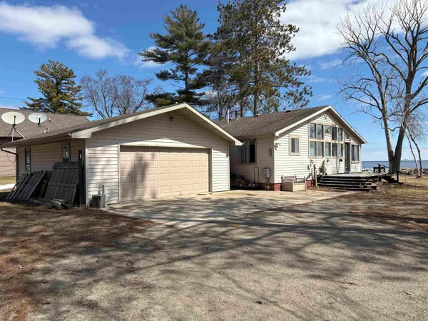 $375,000 | 5204 County Highway North, Oconto, WI 54153