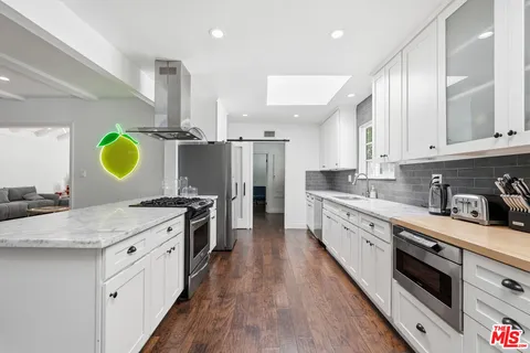 $2,398,000 | 16910 West Magnolia Boulevard, Encino, CA 91316