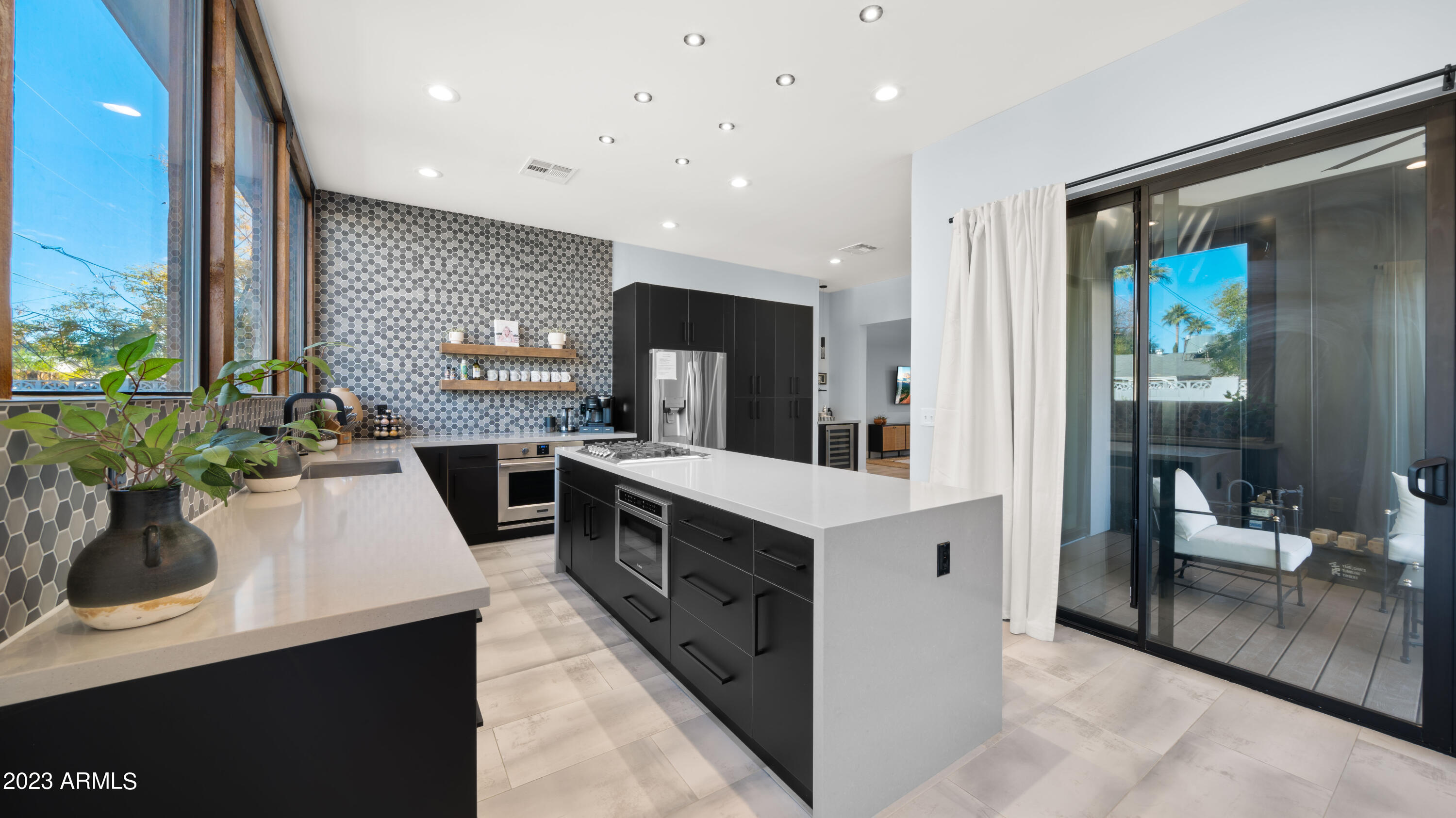 208 East Griswold Road Phoenix, AZ 85020 - Photo 1 of 39 Kitchen6