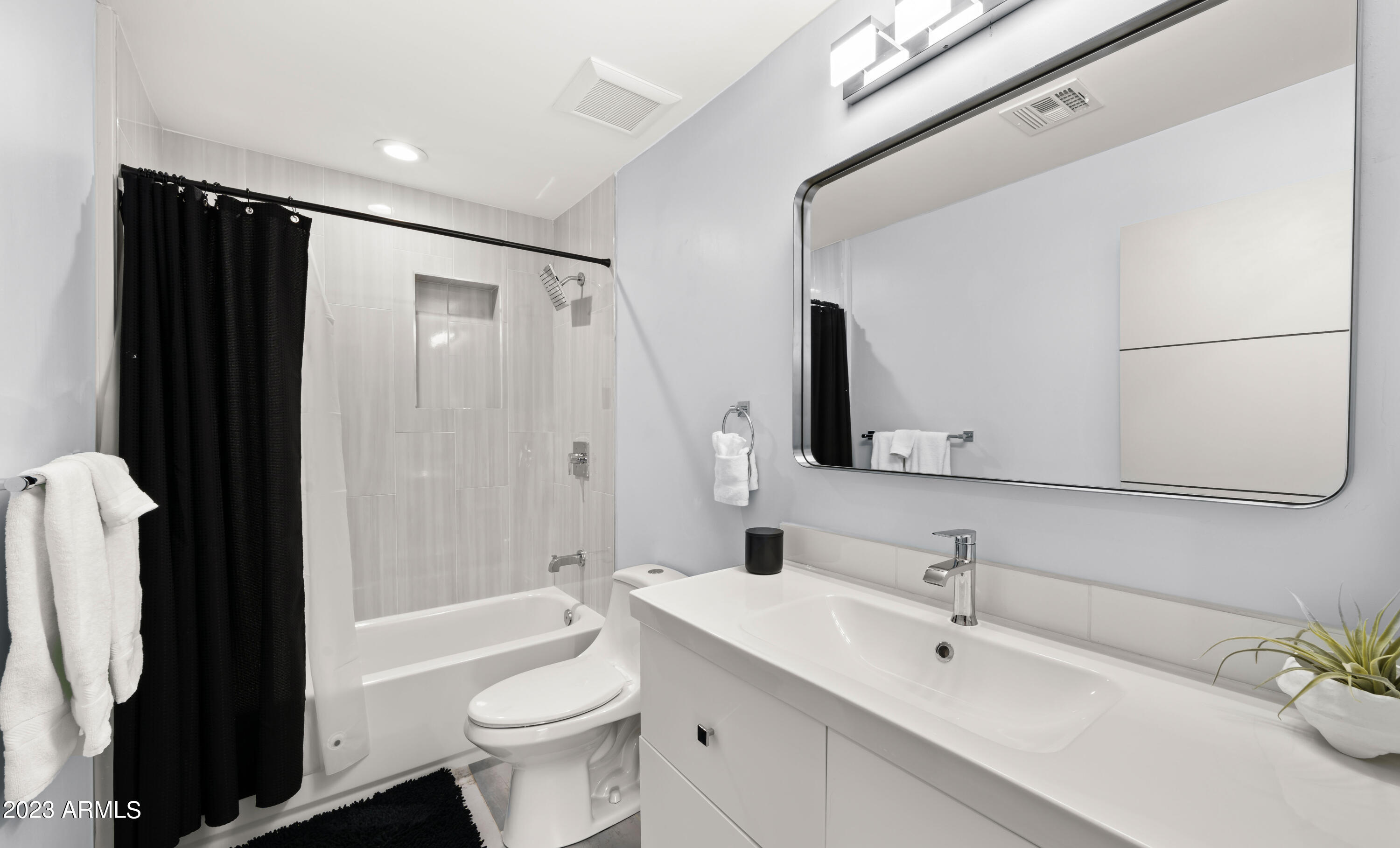 208 East Griswold Road Phoenix, AZ 85020 - Photo 19 of 39 full bathroom