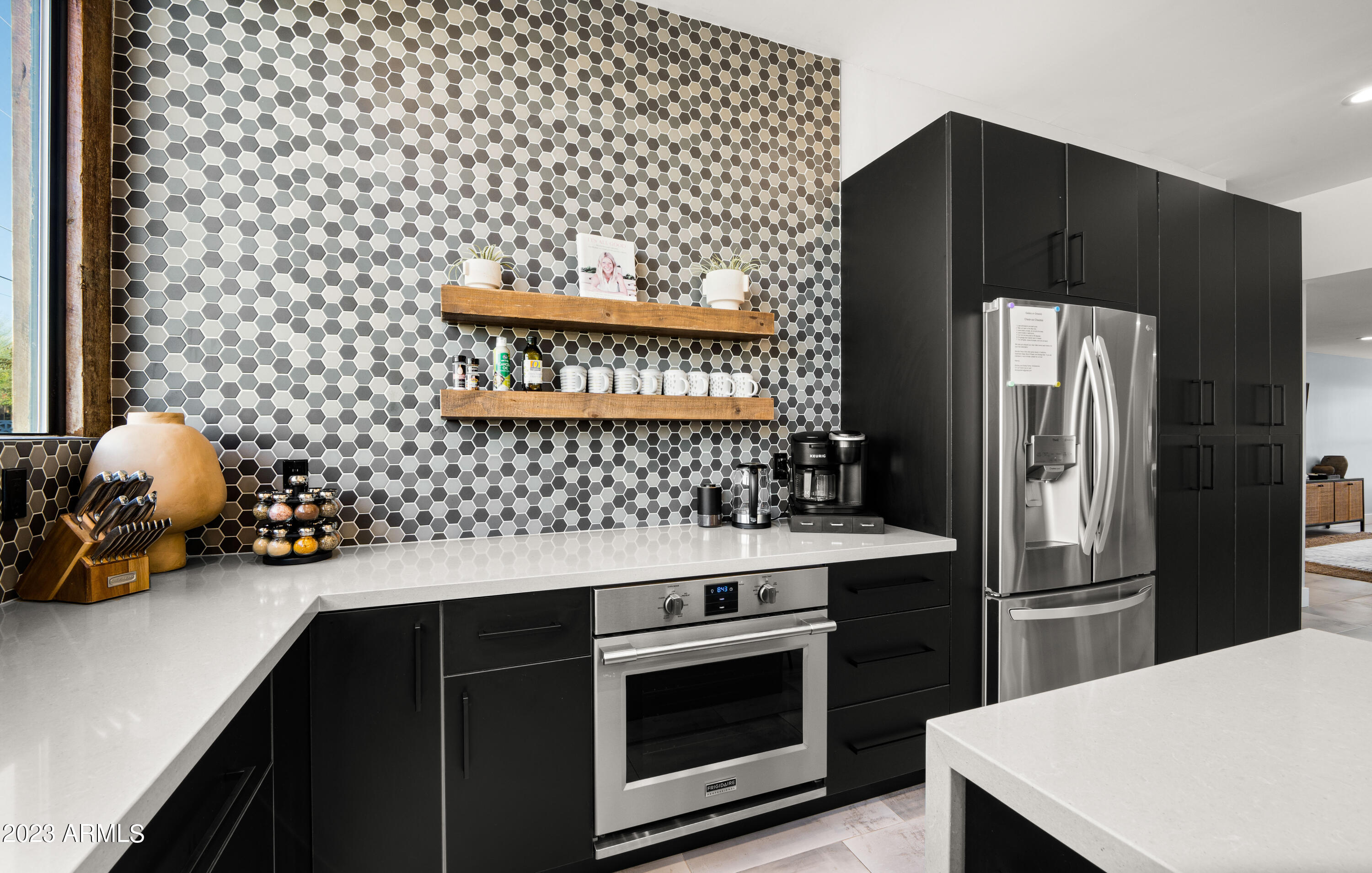 208 East Griswold Road Phoenix, AZ 85020 - Photo 2 of 39 Kitchen1