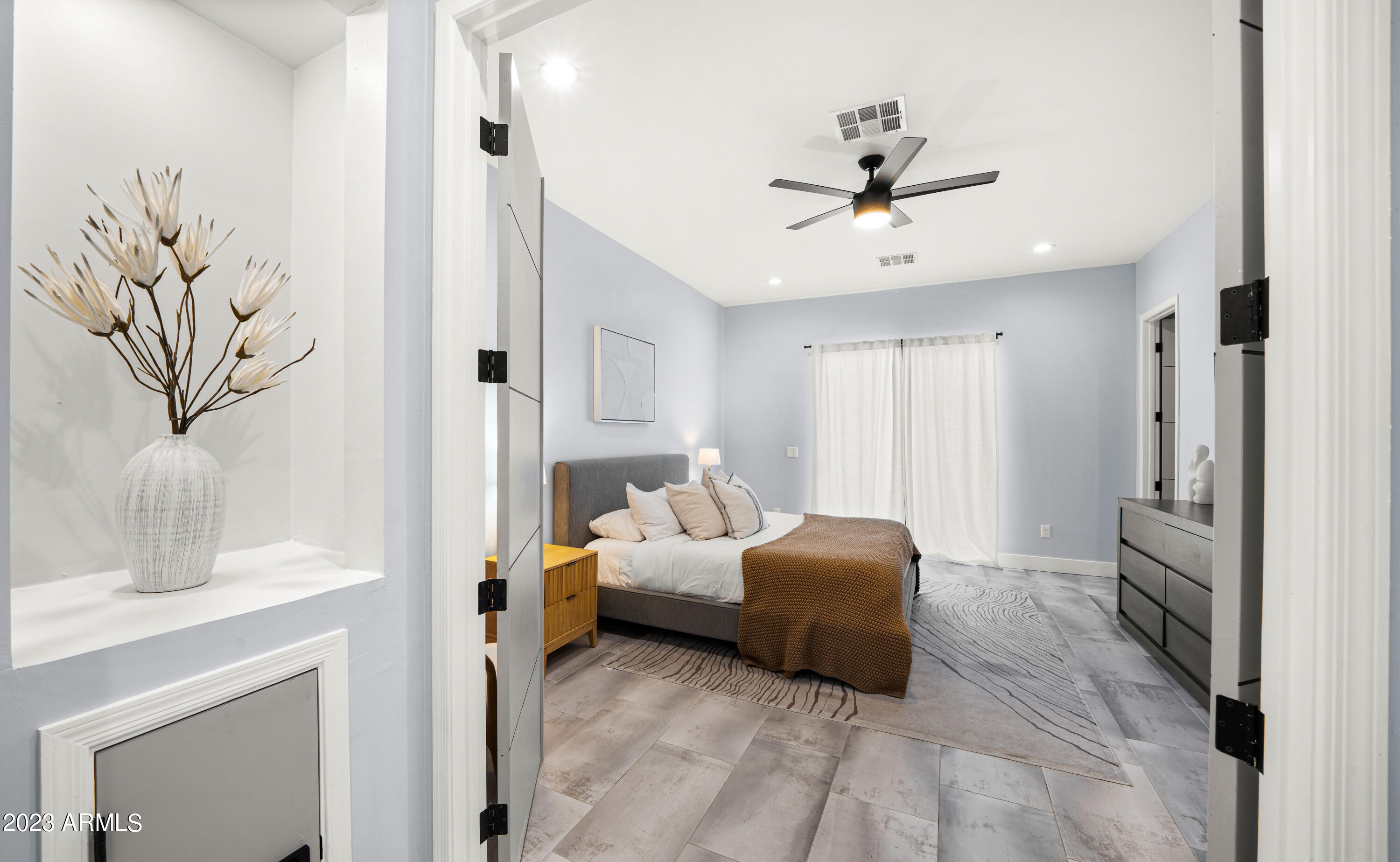 208 East Griswold Road Phoenix, AZ 85020 - Photo 24 of 39 primary suite2