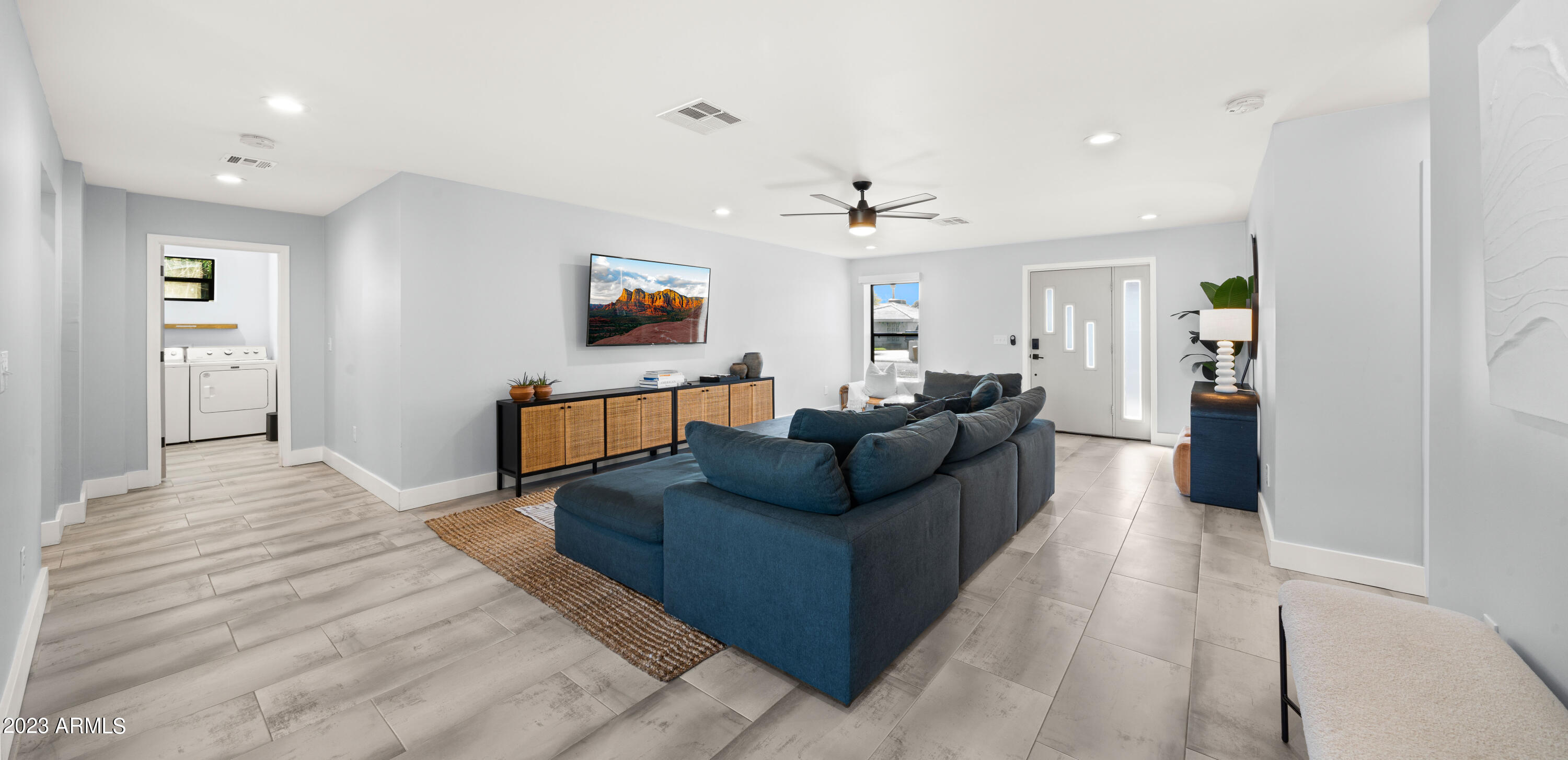 208 East Griswold Road Phoenix, AZ 85020 - Photo 31 of 39 great room3