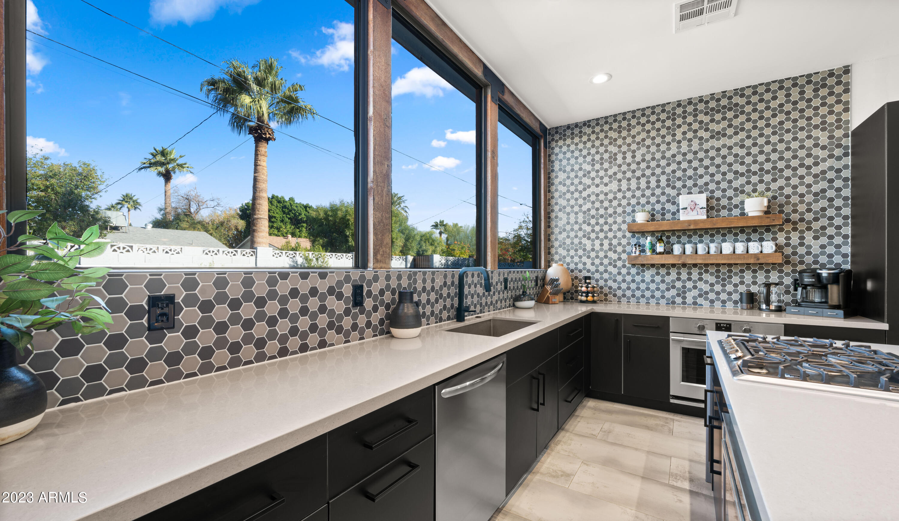 208 East Griswold Road Phoenix, AZ 85020 - Photo 33 of 39 kitchen7