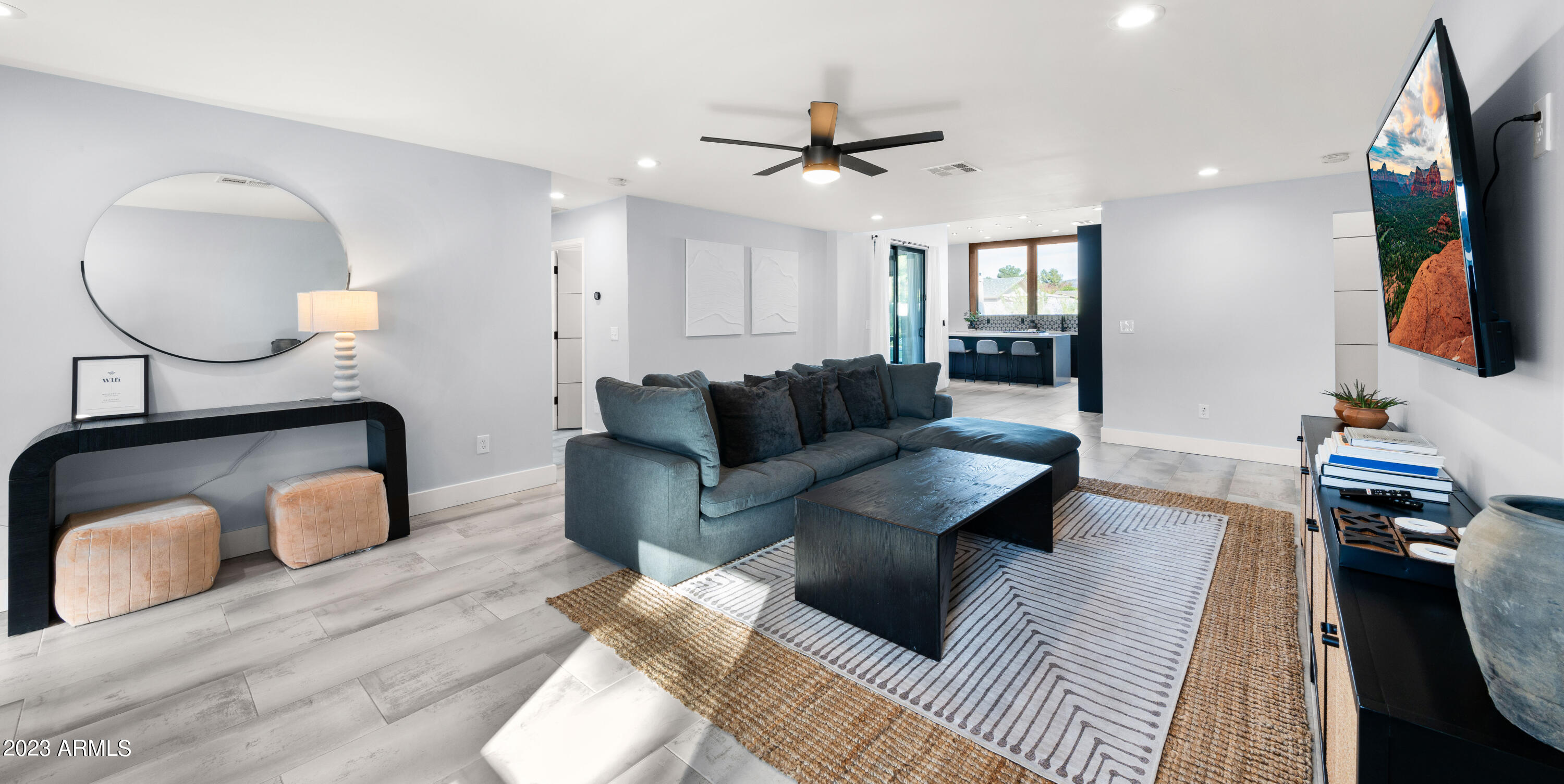 208 East Griswold Road Phoenix, AZ 85020 - Photo 6 of 39 great room5