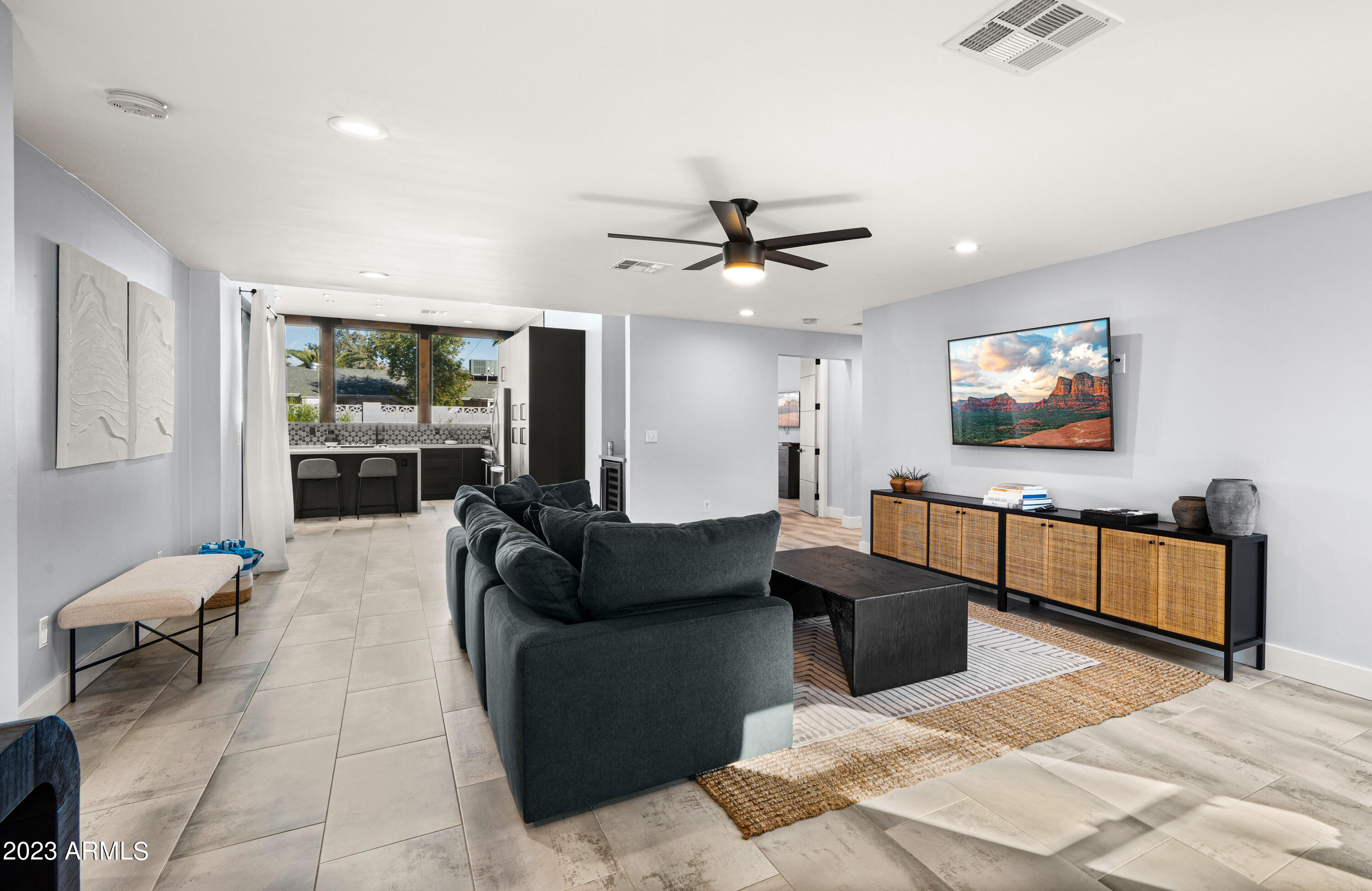 208 East Griswold Road Phoenix, AZ 85020 - Photo 7 of 39 great room4