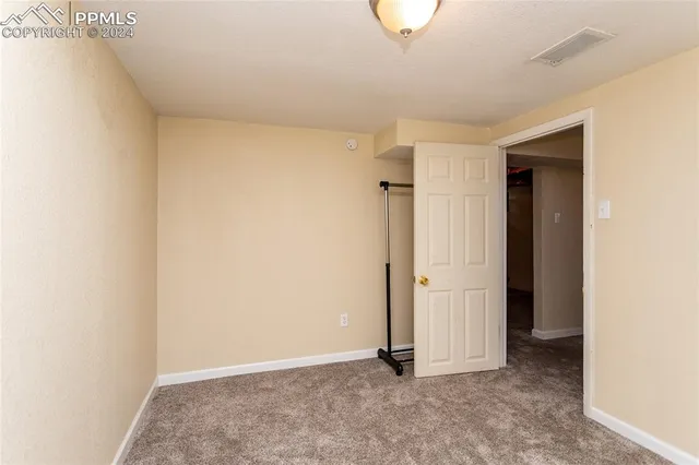 an empty room with a empty space