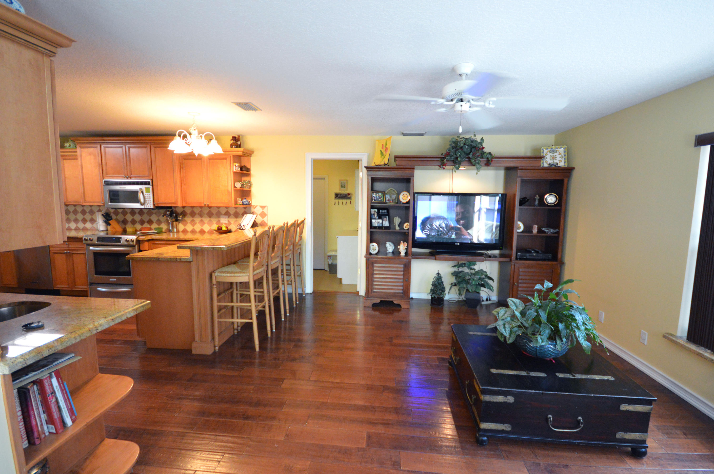 20963 Spinnaker Way Boca Raton, FL 33428 - Photo 9 of 22 Family Room Kitchen