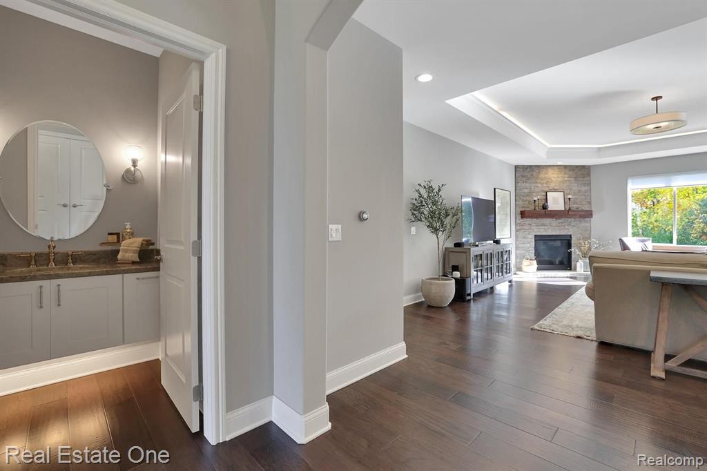 618 Robinson Drive Rochester Hills, MI 48307 - Photo 8 of 47