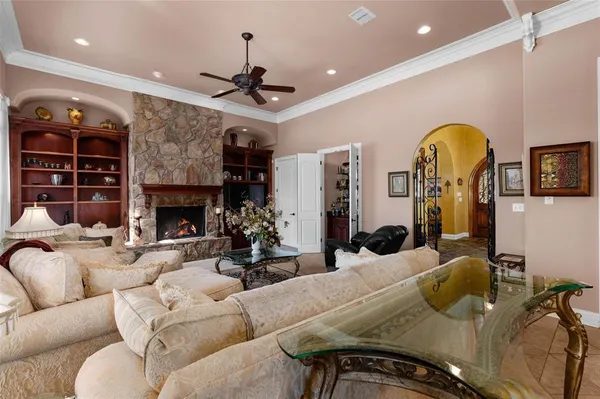 $565,000 | 520 Canterbury Lane, Bossier City, LA 71111