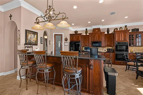 $565,000 | 520 Canterbury Lane, Bossier City, LA 71111