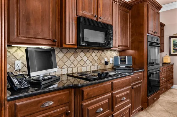 $565,000 | 520 Canterbury Lane, Bossier City, LA 71111