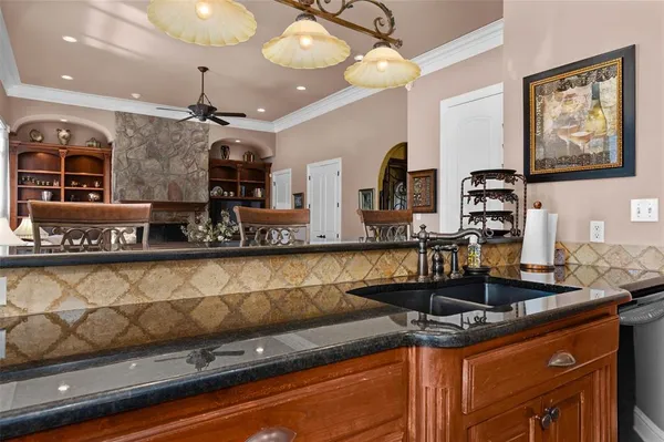 $565,000 | 520 Canterbury Lane, Bossier City, LA 71111