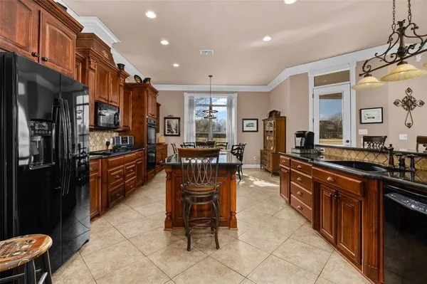 $565,000 | 520 Canterbury Lane, Bossier City, LA 71111