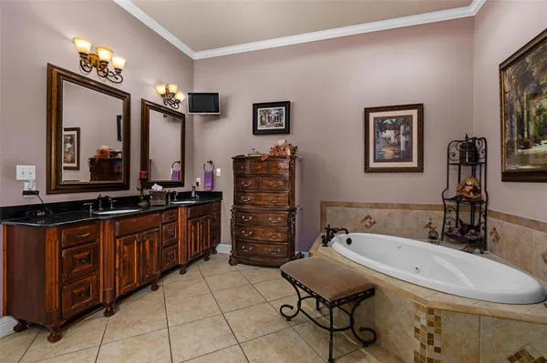 $565,000 | 520 Canterbury Lane, Bossier City, LA 71111